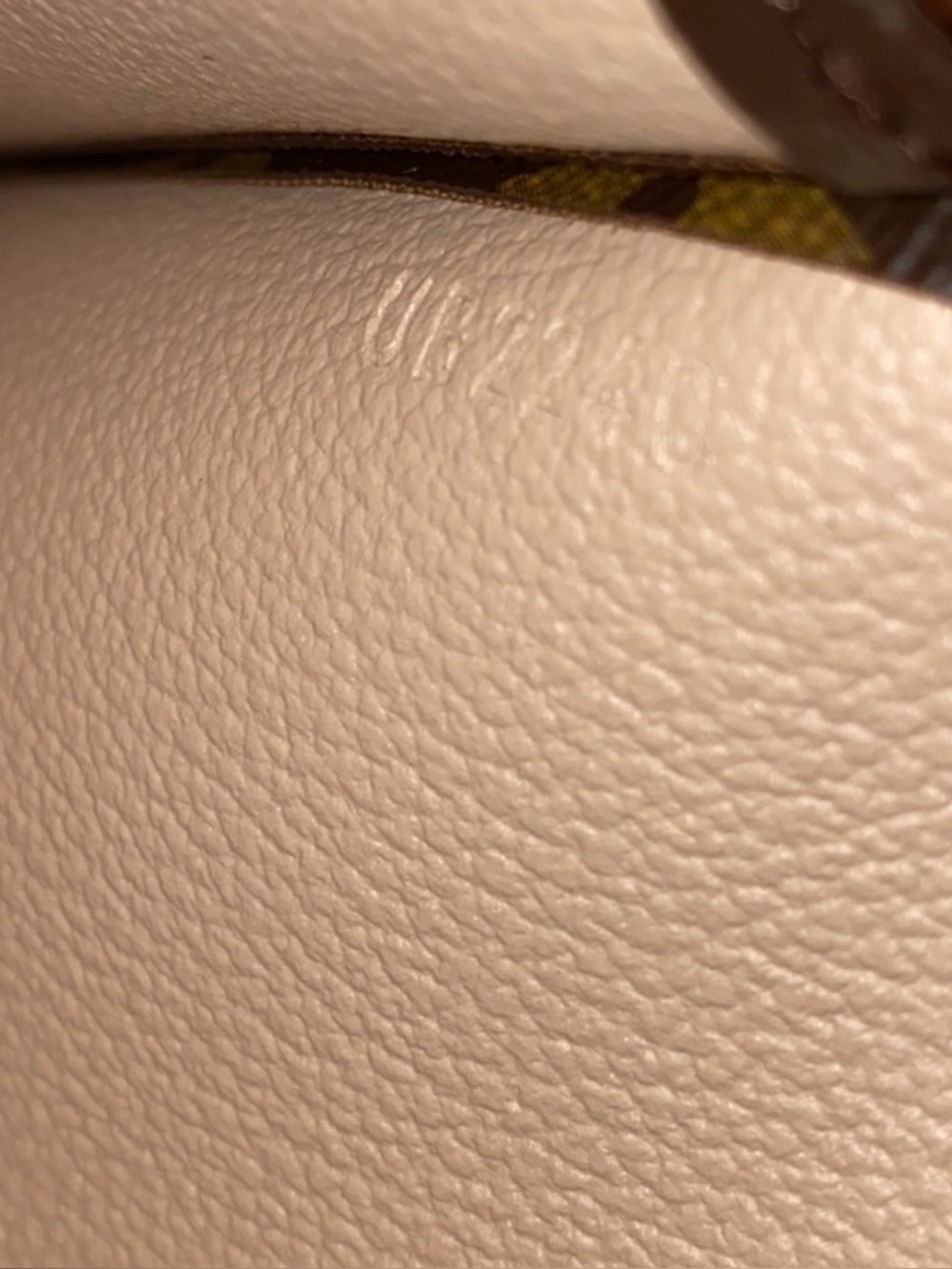 Louis Vuitton Monogram toiletry pouch 19 - Picture 10 of 10